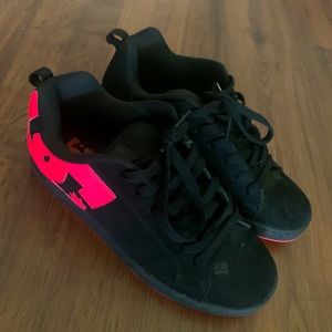Woman DC sk8t shoes